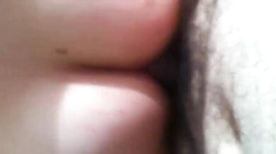 Rosso culetto gay inculato col preservativo