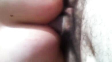 Rosso culetto gay inculato col preservativo