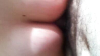 Rosso culetto gay inculato col preservativo