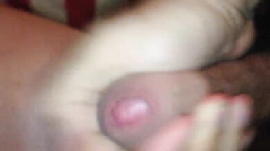 Giovane amico sborrato sul ventre