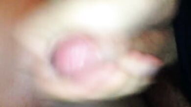 Giovane amico sborrato sul ventre