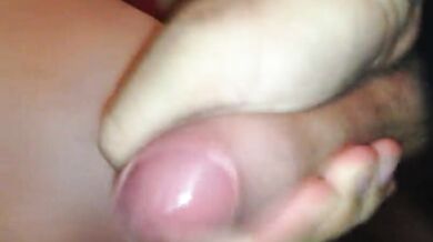 Giovane amico sborrato sul ventre