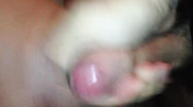 Giovane amico sborrato sul ventre