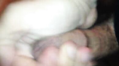 Giovane amico sborrato sul ventre