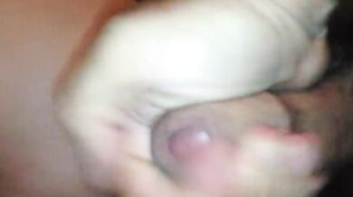 Giovane amico sborrato sul ventre