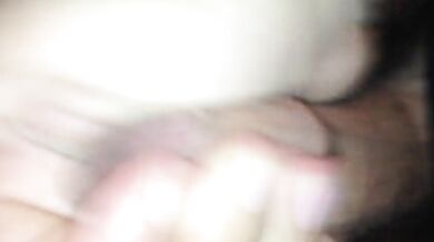 Giovane amico sborrato sul ventre