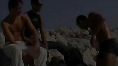 Sesso gay a tre fra ragazzi italiani