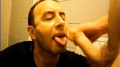 Maturo aspetta sborrate gay in faccia