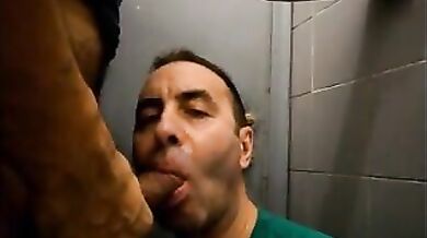 Maturo aspetta sborrate gay in faccia