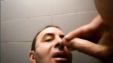 Maturo aspetta sborrate gay in faccia