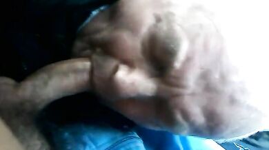 Vecchio italiano amateur ama succhiare cazzi giovani