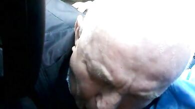 Vecchio italiano amateur ama succhiare cazzi giovani