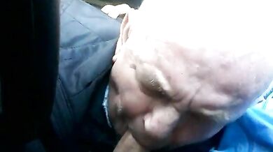 Vecchio italiano amateur ama succhiare cazzi giovani