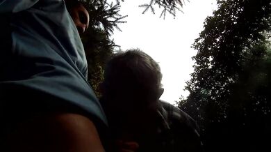 Vecchio italiano succhia e sega il cazzo a suo nipote