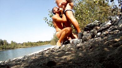 Vecchio gay grasso spompinato gode