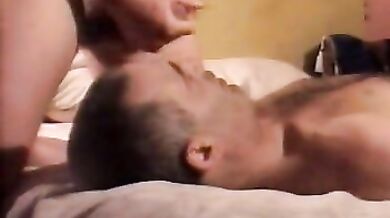 Pino si fa sborrare nel culo