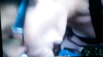 Spompino e vengo scopato nel boschetto