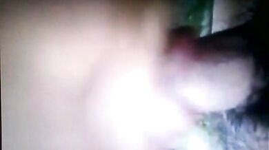 Spompino e vengo scopato nel boschetto