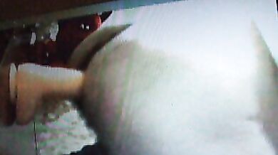 Frocio rotto in culo e dildo