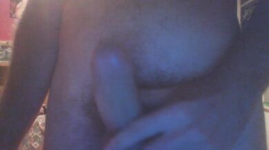 Mi spoglio e mi masturbo