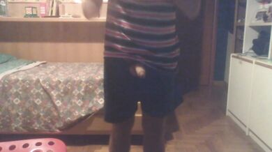 Mi spoglio e mi masturbo