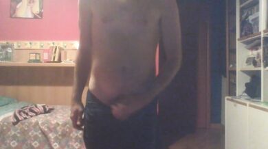 Mi spoglio e mi masturbo