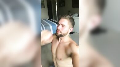 Enorme cazzo gay in gola