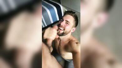 Enorme cazzo gay in gola