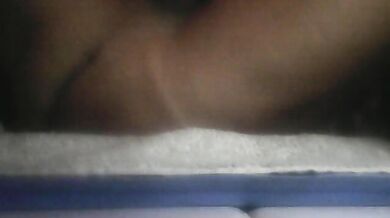 Mi scopo con un cazzo di gomma