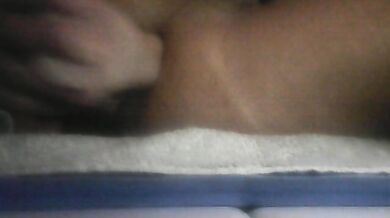 Mi scopo con un cazzo di gomma