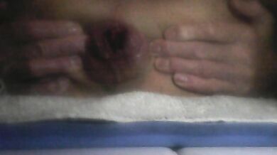 Mi scopo con un cazzo di gomma