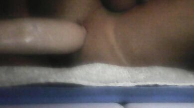 Mi scopo con un cazzo di gomma