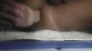 Mi scopo con un cazzo di gomma