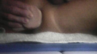 Mi scopo con un cazzo di gomma