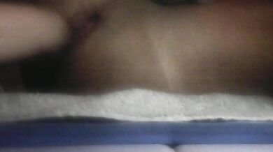 Mi scopo con un cazzo di gomma