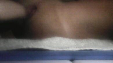 Mi scopo con un cazzo di gomma