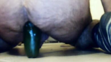 Io con un bel cetriolo