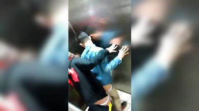 Beccati in un bagno pubblico