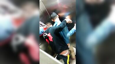 Beccati in un bagno pubblico