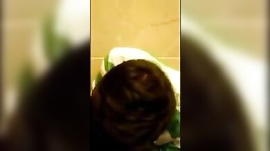 Sesso in bagno a scuola