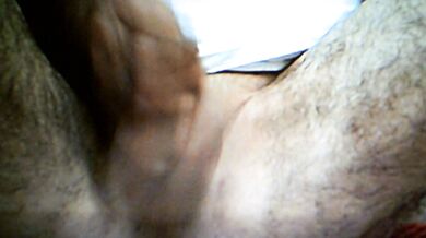 Ripreso mentre mi masturbo in cam