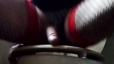 Godo  con un cazzo nero finto