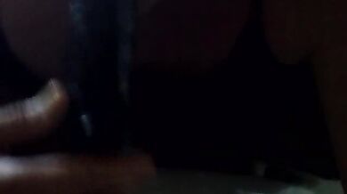 Godo  con un cazzo nero finto