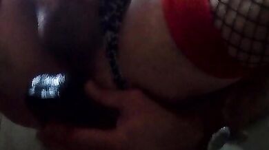 Godo  con un cazzo nero finto