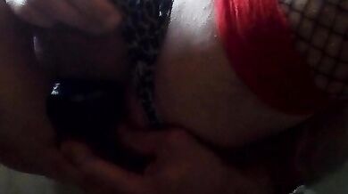 Godo  con un cazzo nero finto