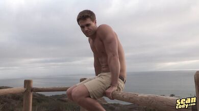 BELLISSIMO RAGAZZO SI SEGA