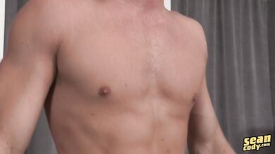 BELLISSIMO RAGAZZO SI SEGA