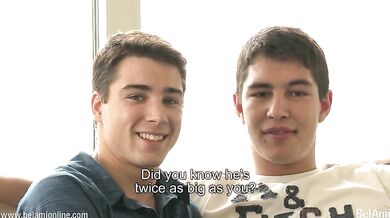 DUE RAGAZZI SI SEGANO