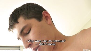 DUE RAGAZZI SI SEGANO