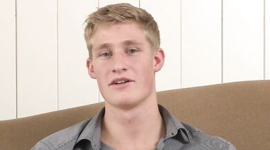 BELLISSIMO STUDENTE SI SEGA